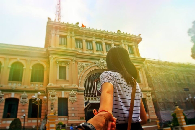 Bộ[-]ảnh[-]độc[-]đáo[-]"Nắm[-]tay[-]em[-]đi[-]khắp[-]Sài[-]Gòn"